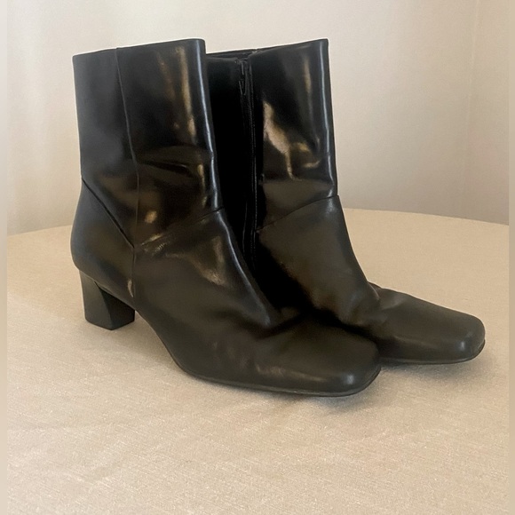 Talbots heeled black boots in size 8 M - Picture 1 of 7
